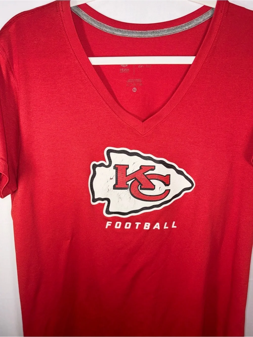 Nike Dri Fit NFL Red Kansas City Chiefs V-Neck Football Short Sleeve Shirt XL